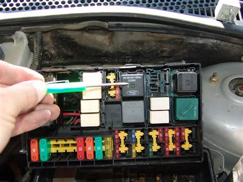 2003 focus power distribution box|2003 ford focus troubleshooting.